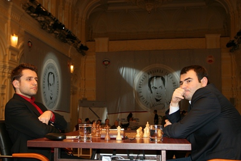 http://chessintranslation.com/wp-content/uploads/2010/11/Aronian-Mamedyarov-CN.jpg