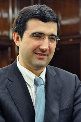 http://chessintranslation.com/wp-content/uploads/2010/11/Kramnik-CV.jpg