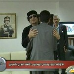 Ilyumzhinov and Gaddafi hug | photo: Reuters/Libya TV