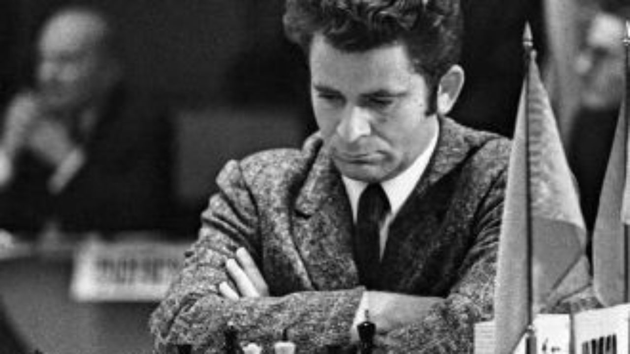 Kasparov pays tribute to Korchnoi